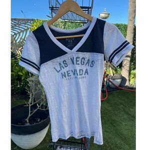 Size Large Y2K Style Las Vegas "Feeling Lucky" V-Neck Shirt